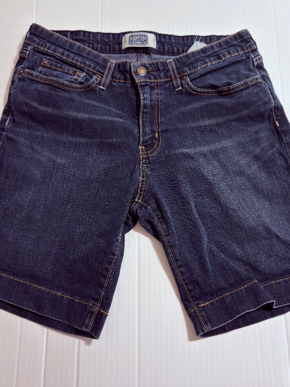 Signature Levi's Jean Shorts Womens Size 10 Dark Rinse Denim Skinny